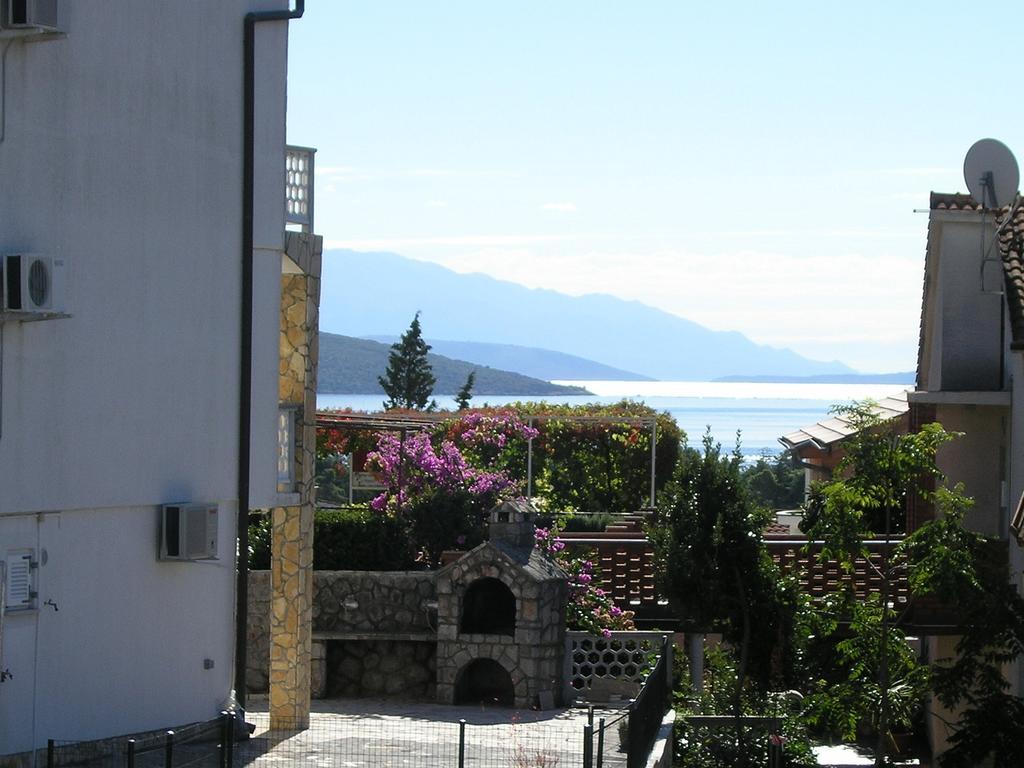 Apartments Kristina Krk Town Exterior foto