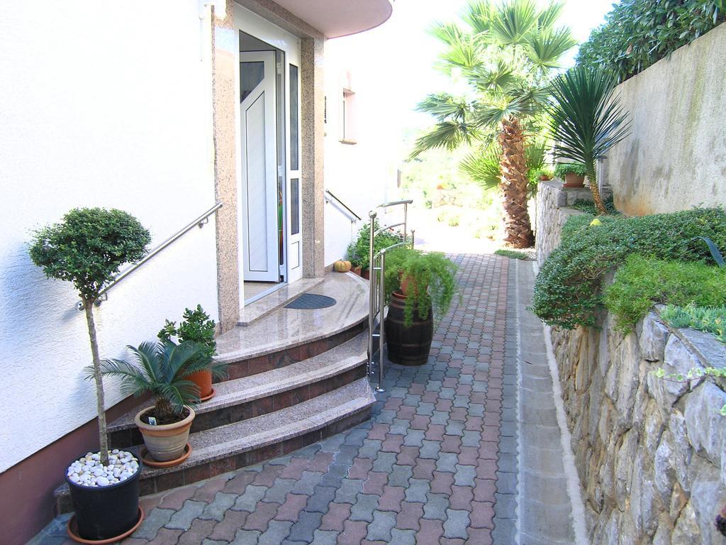 Apartments Kristina Krk Town Exterior foto