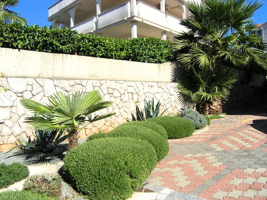 Apartments Kristina Krk Town Exterior foto