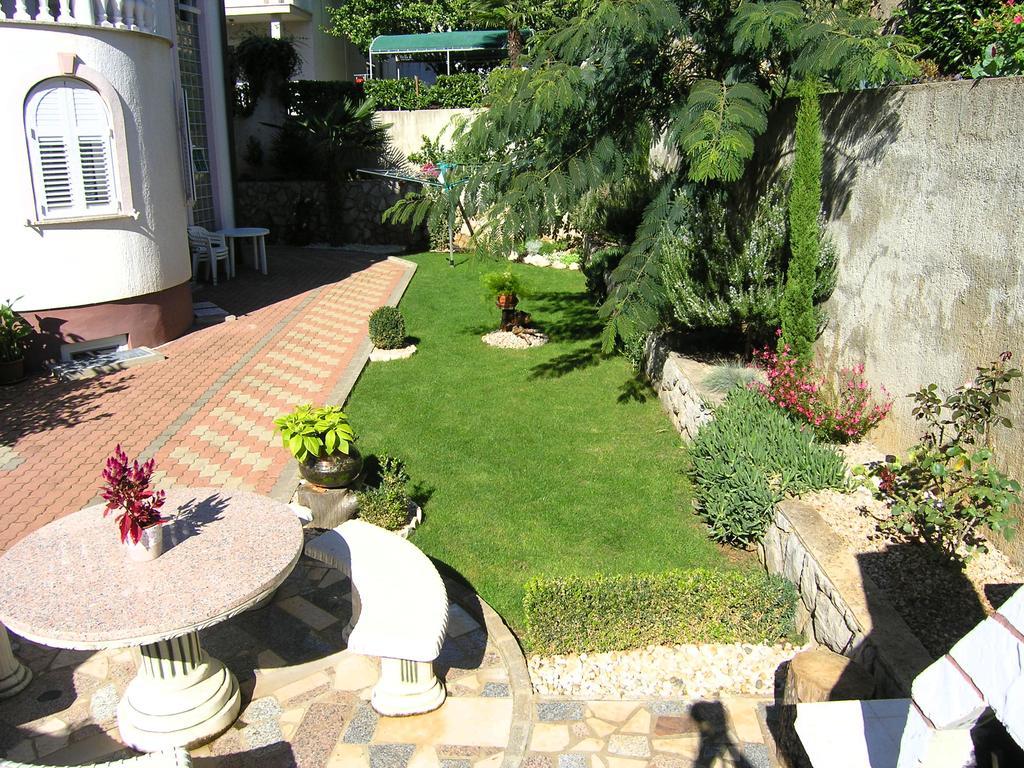 Apartments Kristina Krk Town Exterior foto